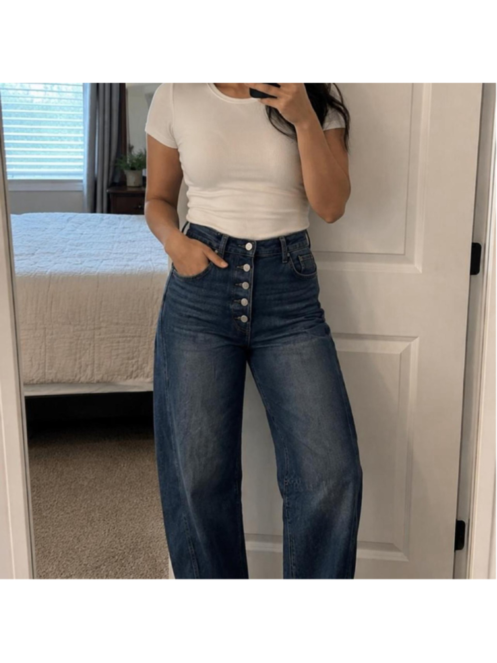 Universal Thread high-waisted wide-leg jeans in size 6